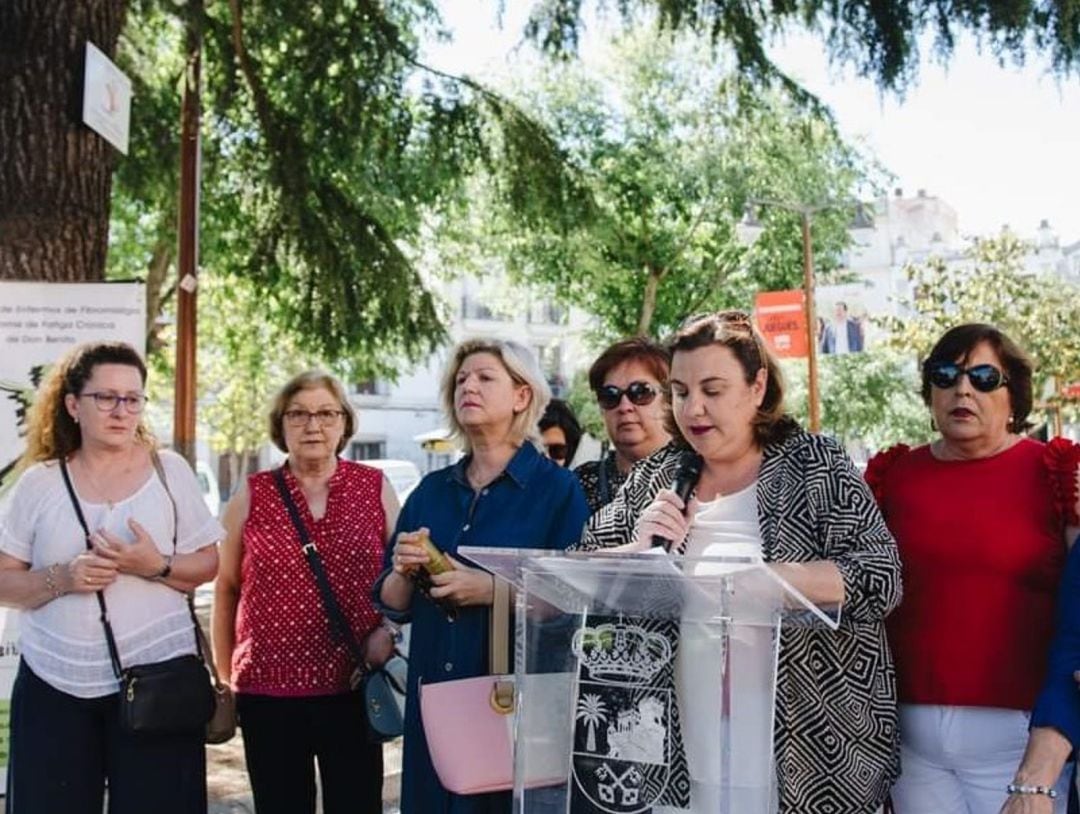 Lectura del comunicado del Día Mundial de la Fibromialgia en Don Benito