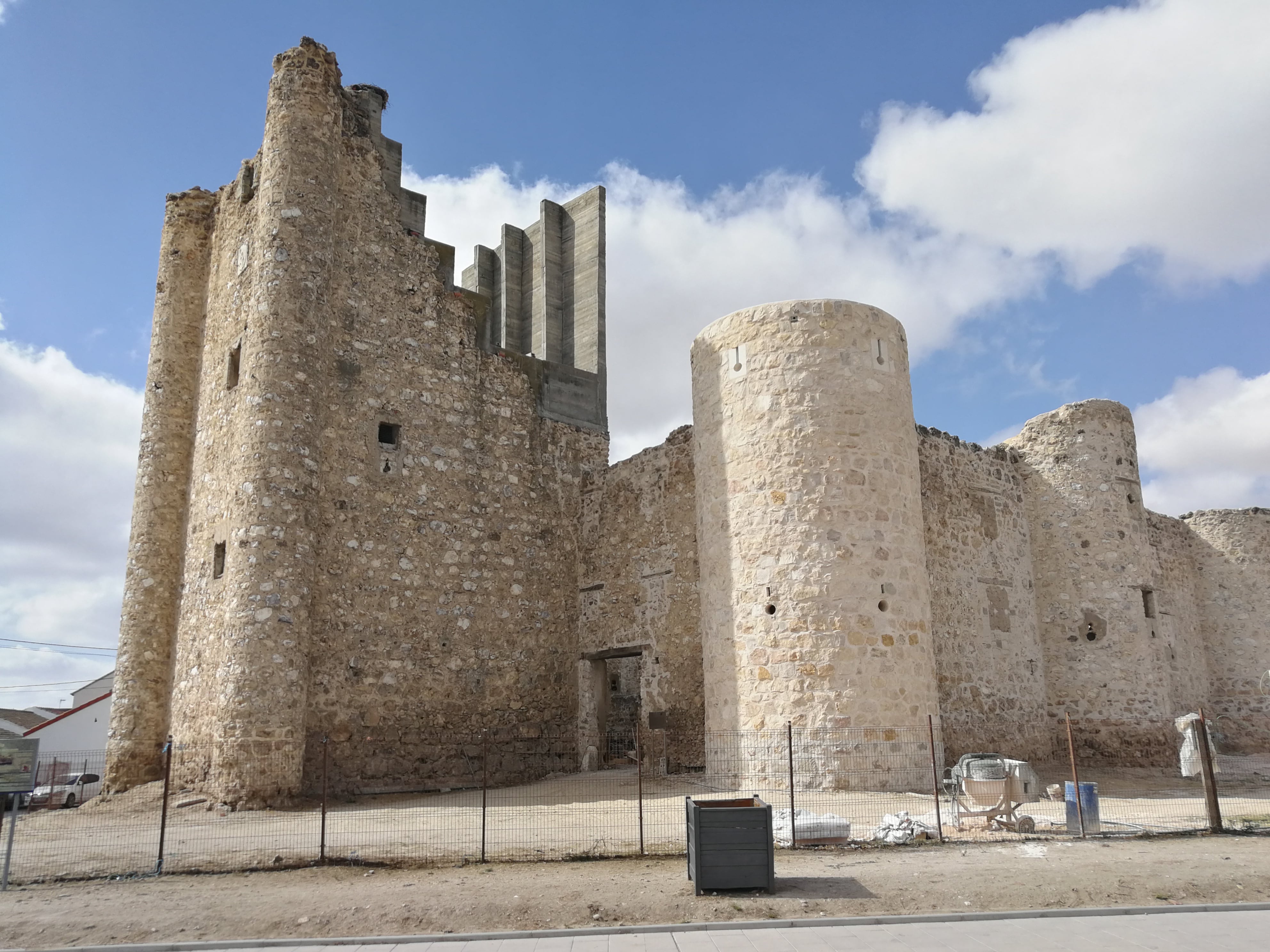 La rehabilitación del castillo de Torrejón de Velasco llegará a su ecuador con la tercera fase de los trabajos