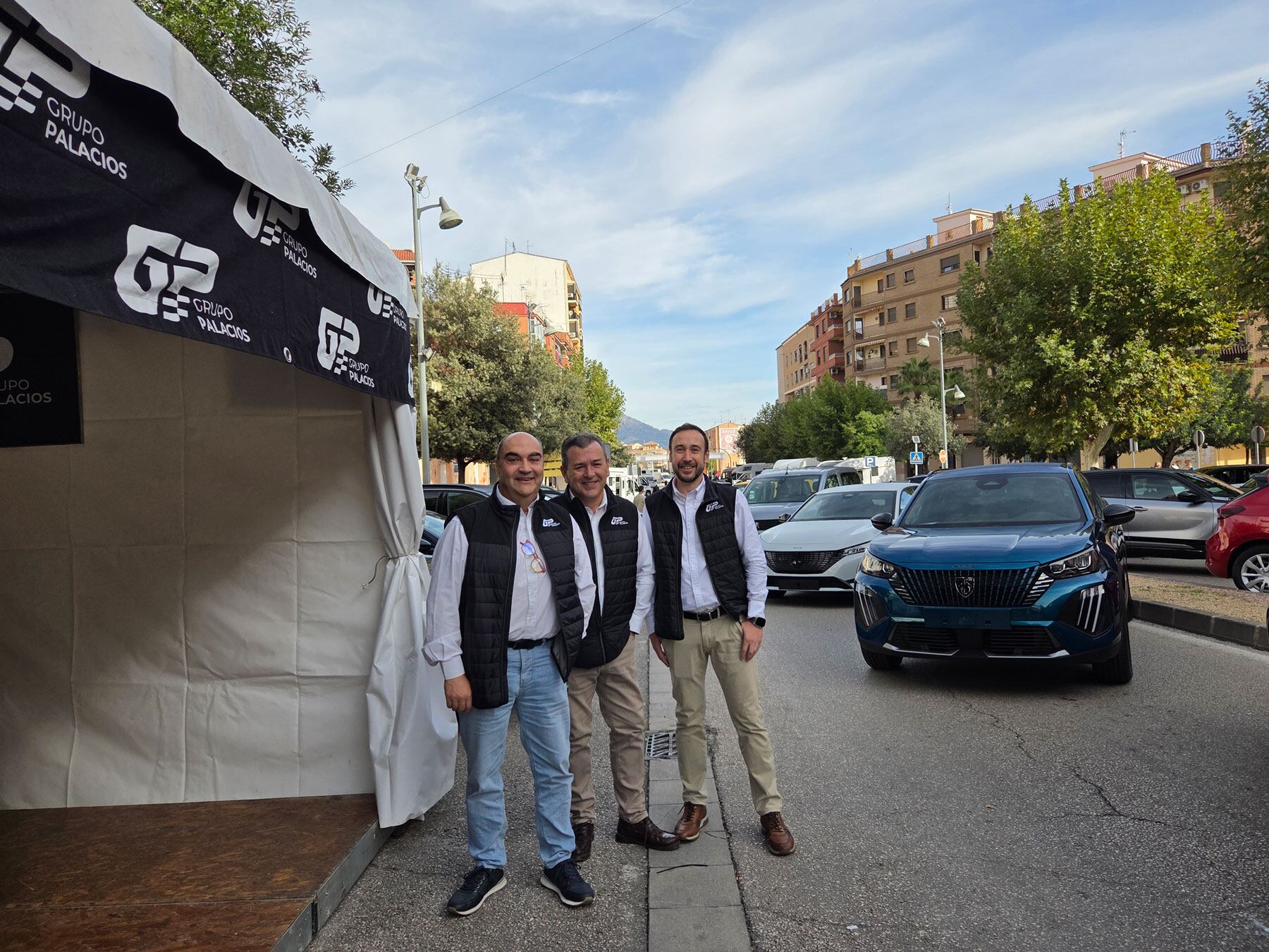 Juan Carlos Cortés, Paulino Morant y Alexis Raso, en el espacio con el que cuenta GP Automoción en la Fira de Tots Sants