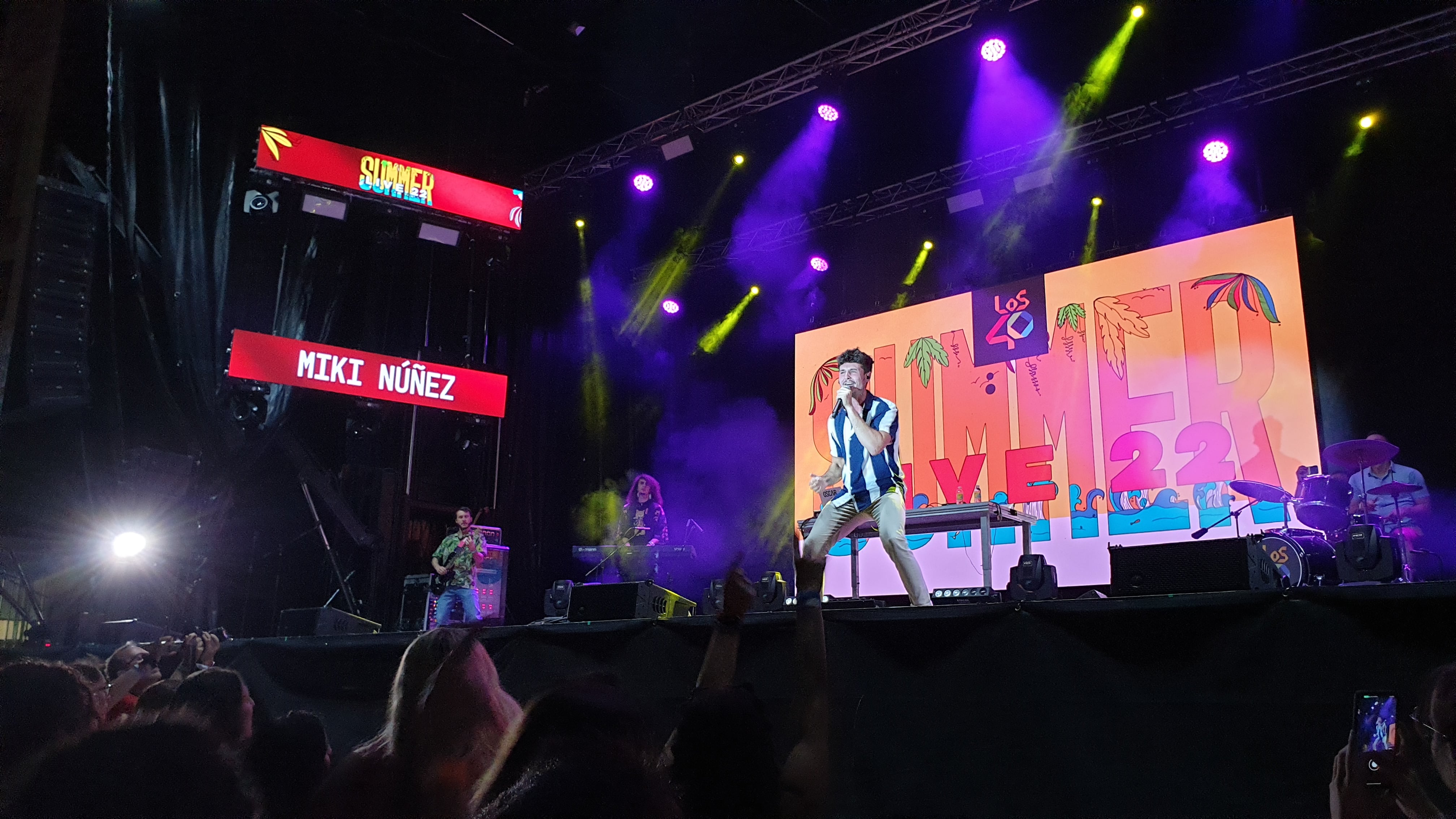 Un momento de la actuación de Miki Núñez en el concierto de LOS40 Summer Live en Alcoy en 2022.