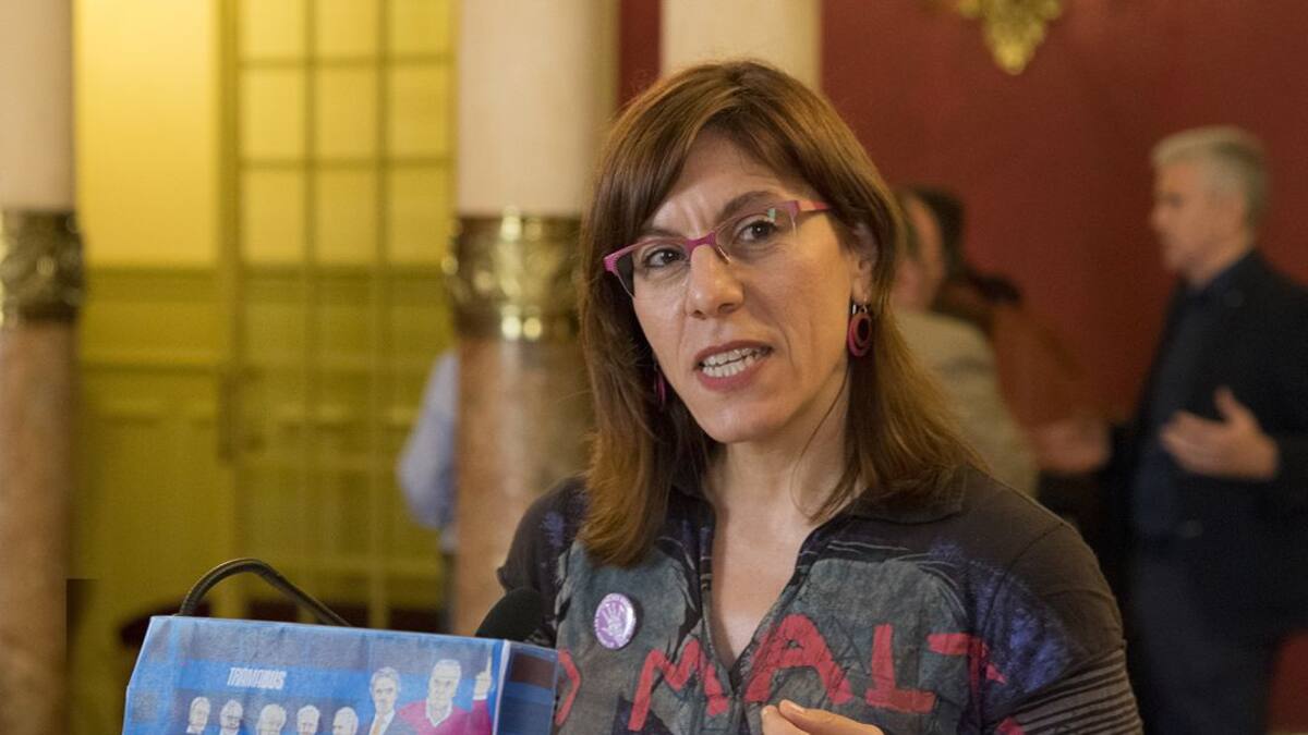 Camargo pide amparo al Parlament para que Turisme le informe sobre el archivo de Poble Espanyol Apartments