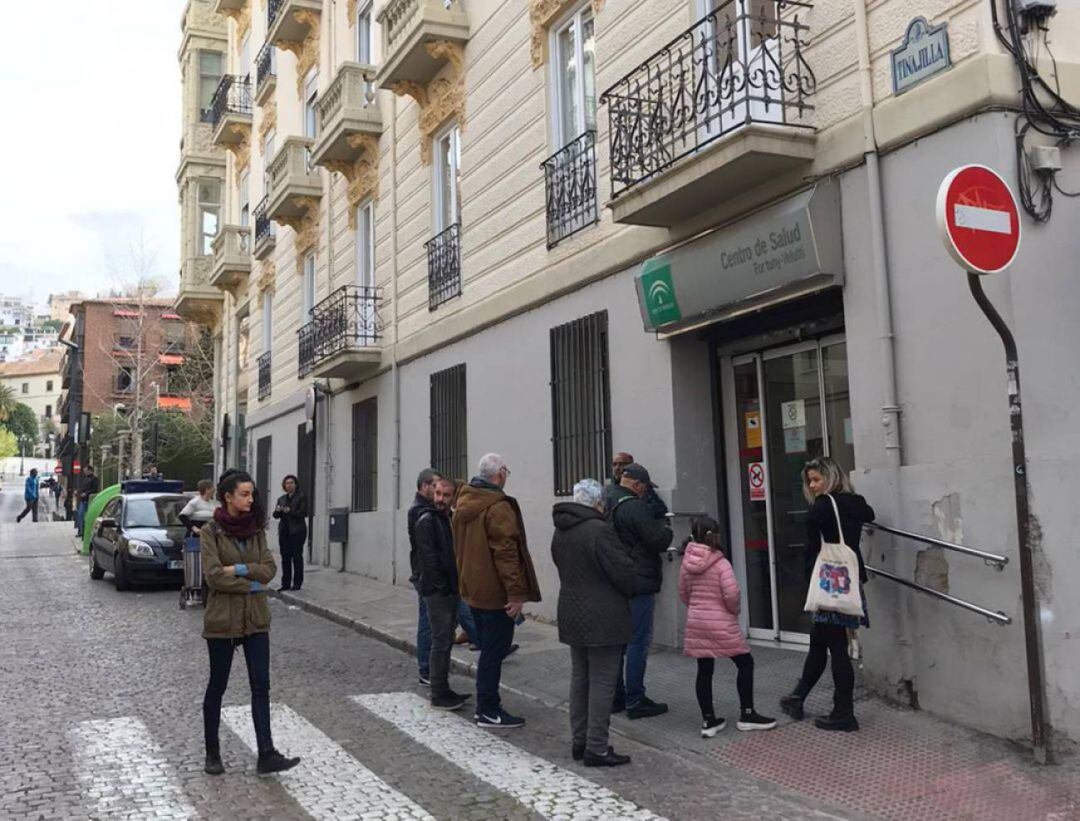 Imagen del centro de salud Postigo Velutti, en el centro de Granada, al comienzo de la pandemia, el 13 de febrero