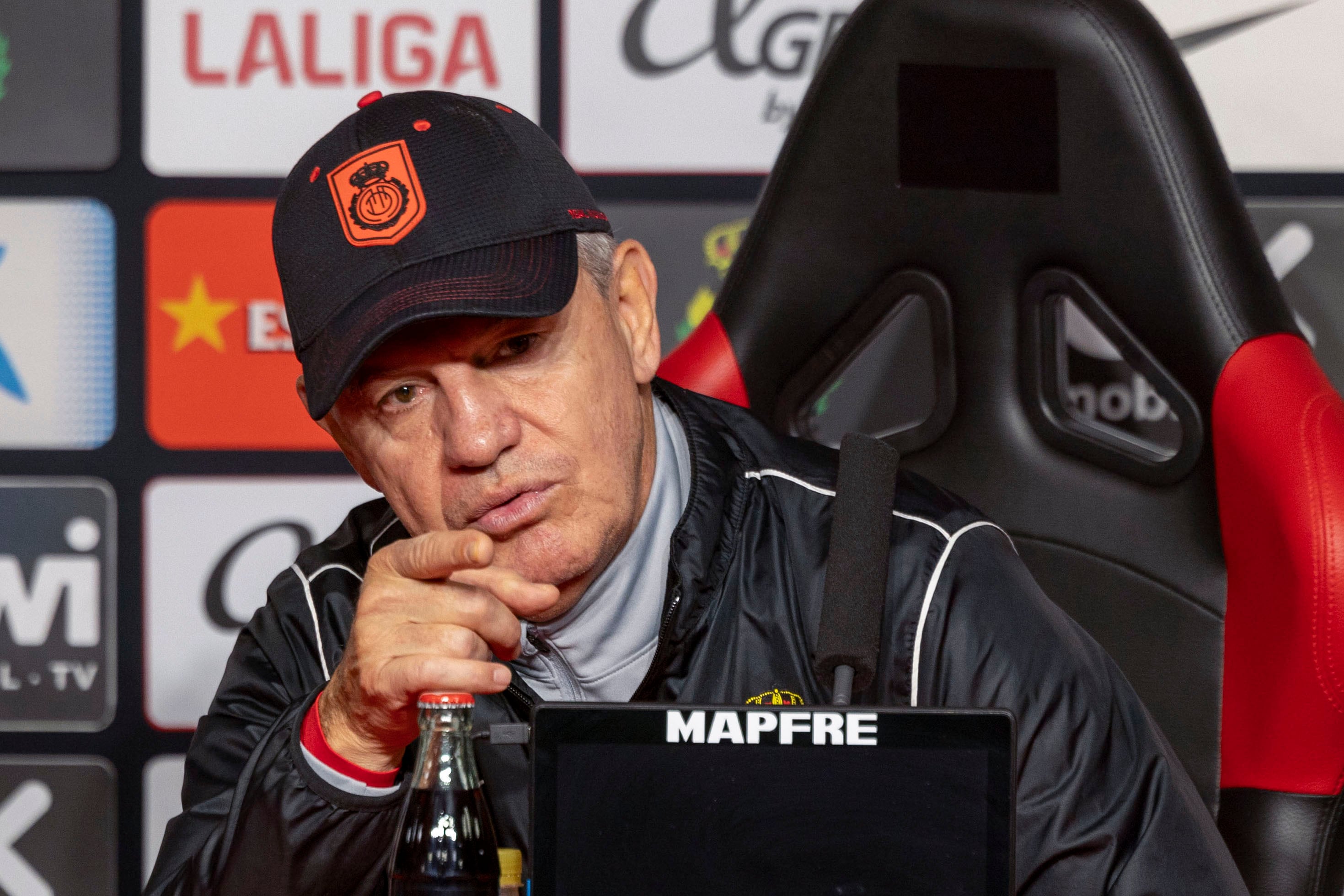 GRAF4496. PALMA DE MALLORCA, 28/11/2023.- El técnico del Mallorca, el mexicano Javier Aguirre, ofrece una rueda de prensa el día previo a su encuentro ante el Cádiz, este martes en Palma de Mallorca. EFE/ Cati Cladera
