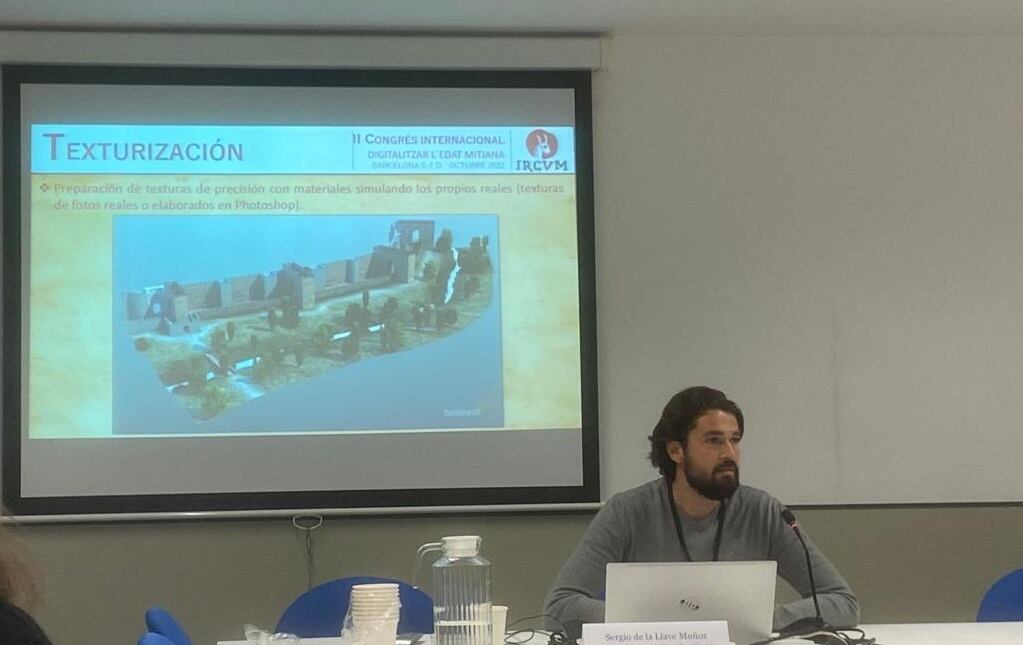 Sergio de la Llave hablando de patrimonio talaverano en Barcelona