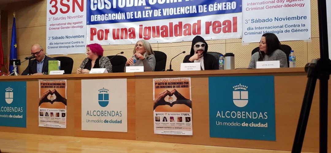 Acto en el que se solicitó la derogación de Ley de Violencia de Género en Alcobendas