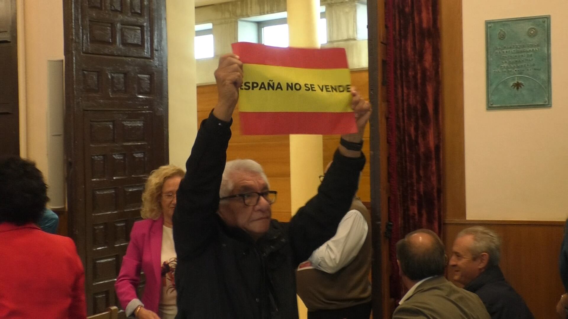Protesta en el pleno de Elche