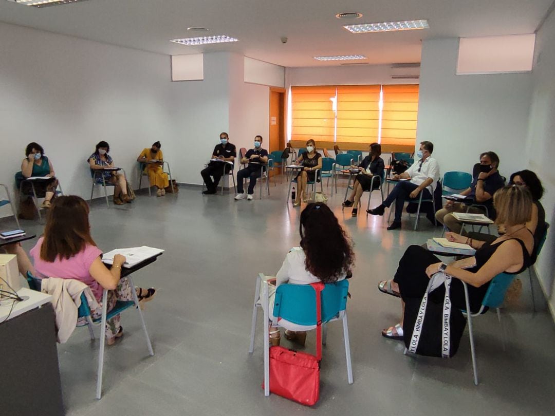 Mesa Multidisciplinar, presidida por la concejala de Igualdad y Mujer, Alba García 