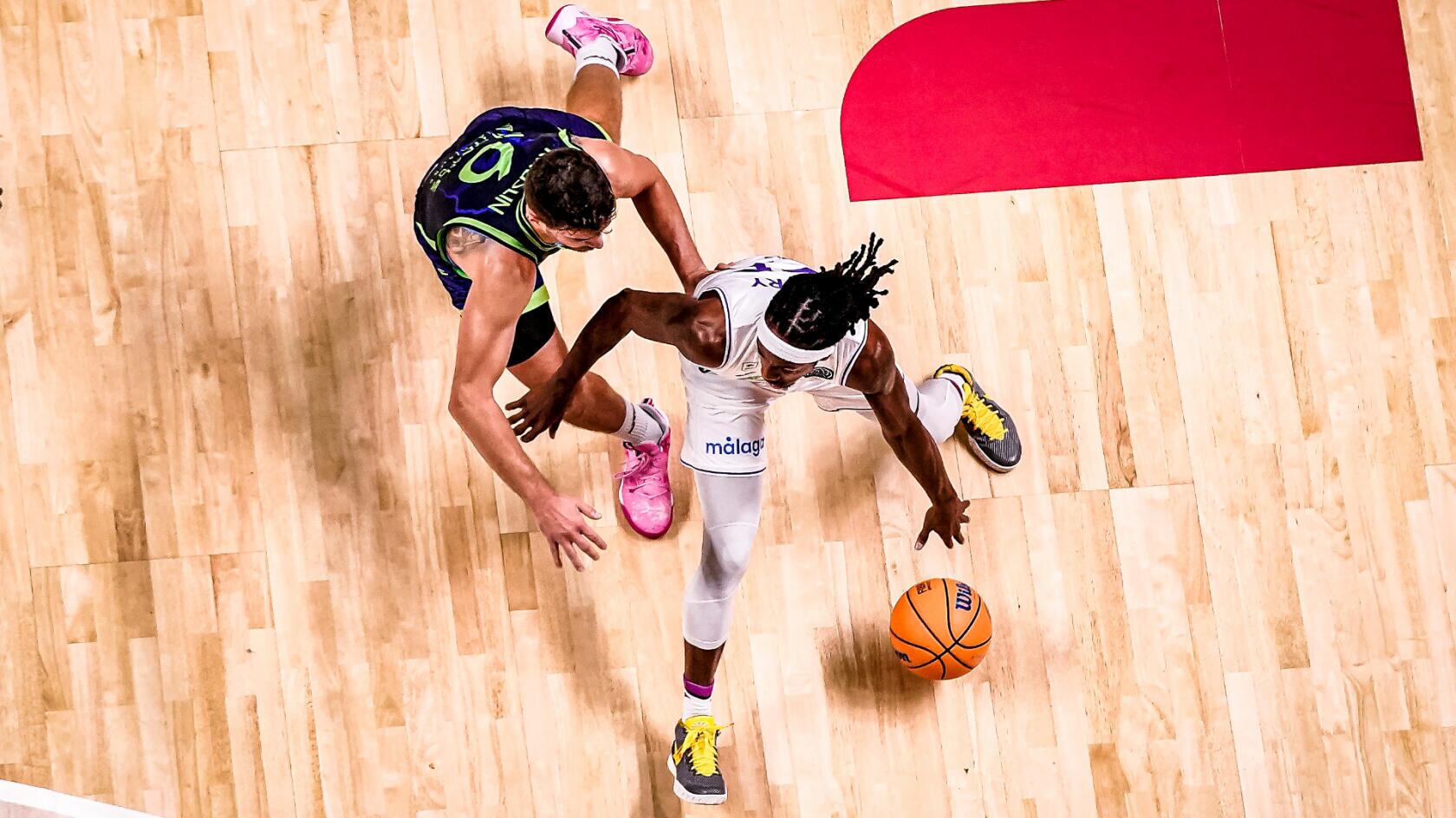 El Unicaja no pudo con el Dinamo Sassari en el úlitmo partido de la fase de grupos de la BCL