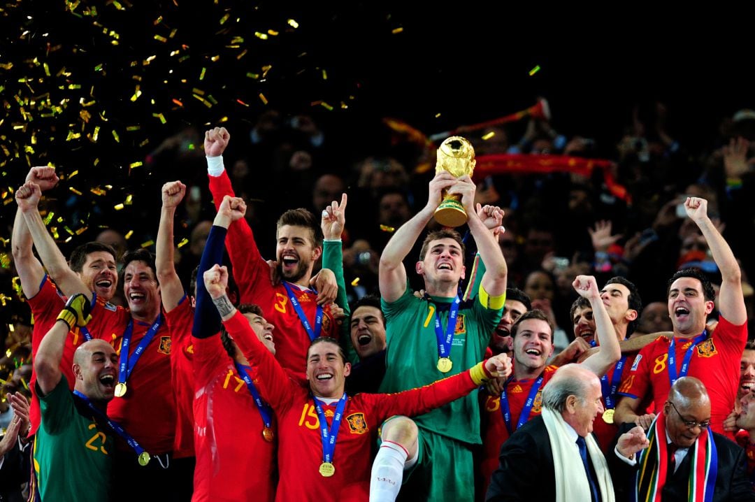 Iker Casillas, levantando la Copa del Mundo 2010