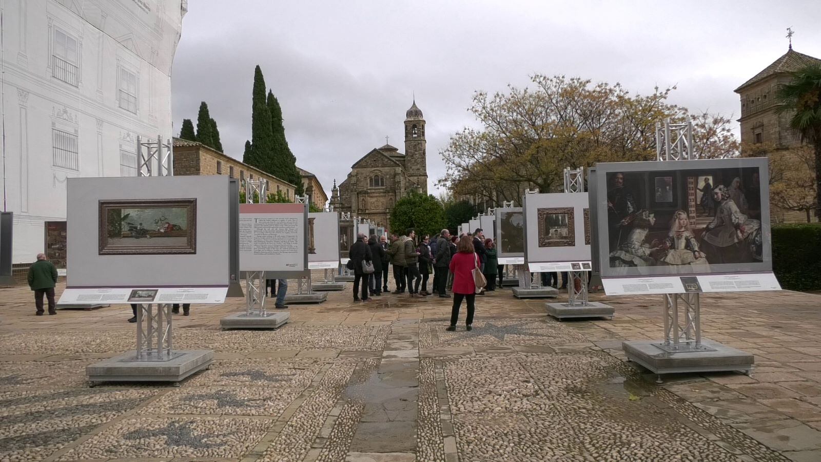 La Plaza Vázquez de Molina acoge la exposición 'El Museo del Prado en las Calles'