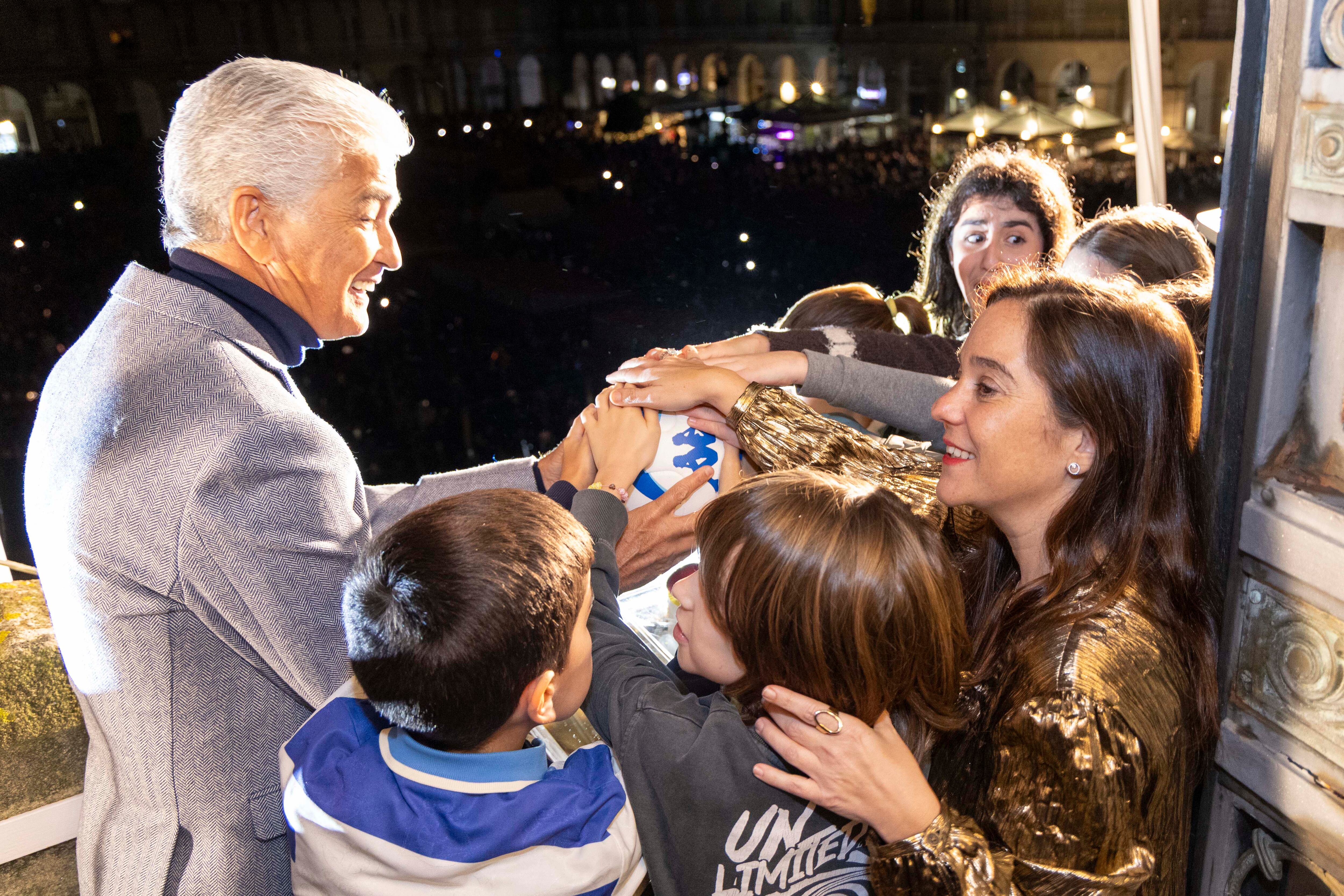 Bebeto enciendo el alumbrado navideño de A Coruña