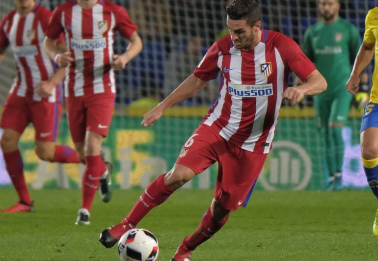 Koke intenta conducir el balón durante el partido frente a Las Palmas en Gran Canaria