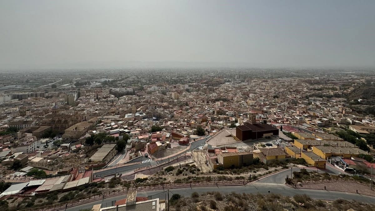 El polvo sahariano tiñe el cielo de la Región: recomendaciones para proteger la salud