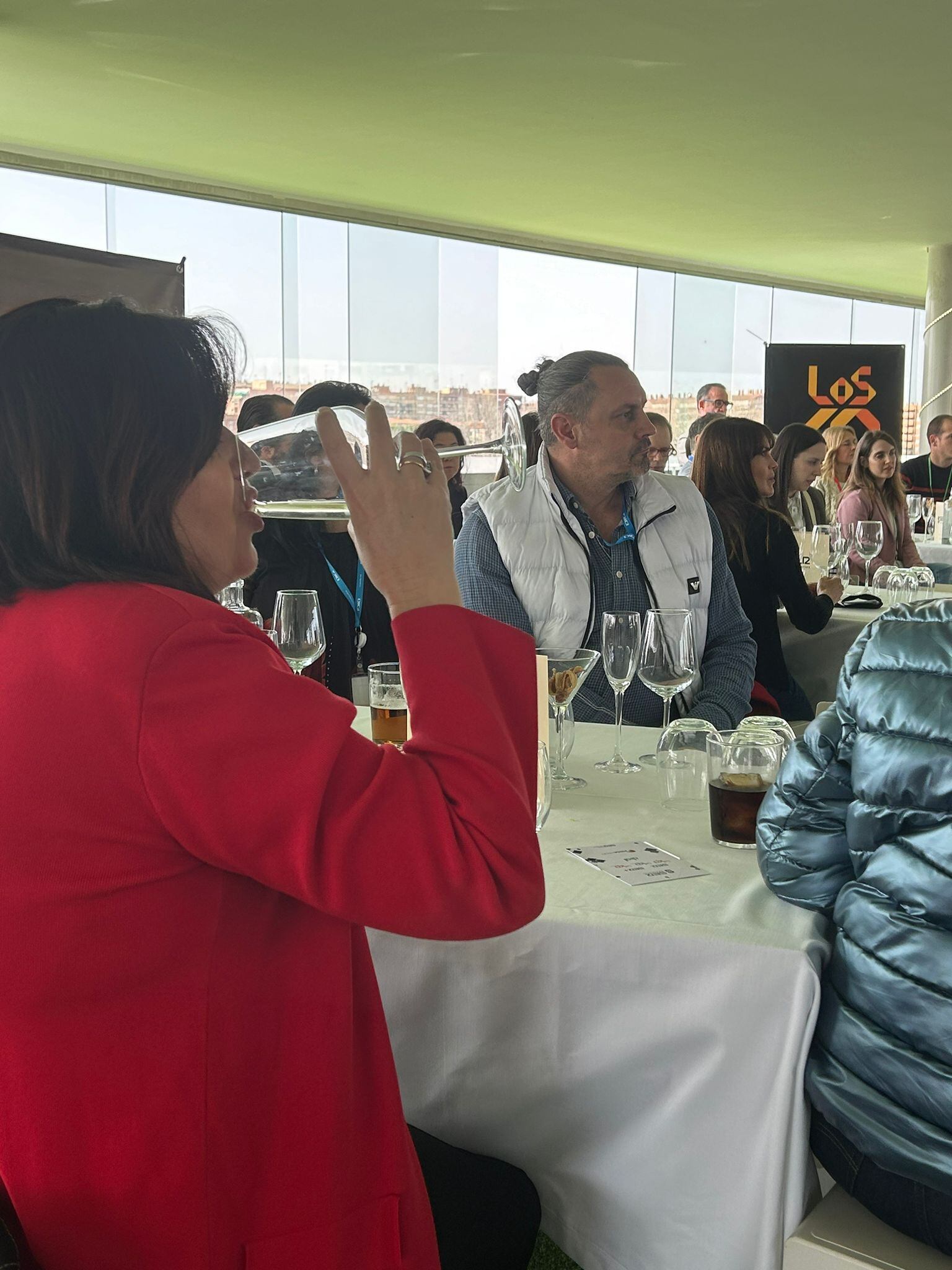 Los invitados al SER Empresarios Zaragoza el jueves 14 de marzo pudieron disfrutar junto a la charla de un aperitivo y unas copas de vino y cava.