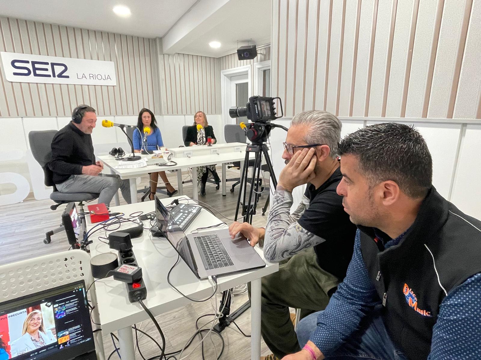 El campus pregunta. Eva Sanz y Sandra Peña cierran la campaña electoral en Radio Rioja