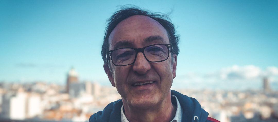 Fernando Olmeda en la terraza de la Cadena SER