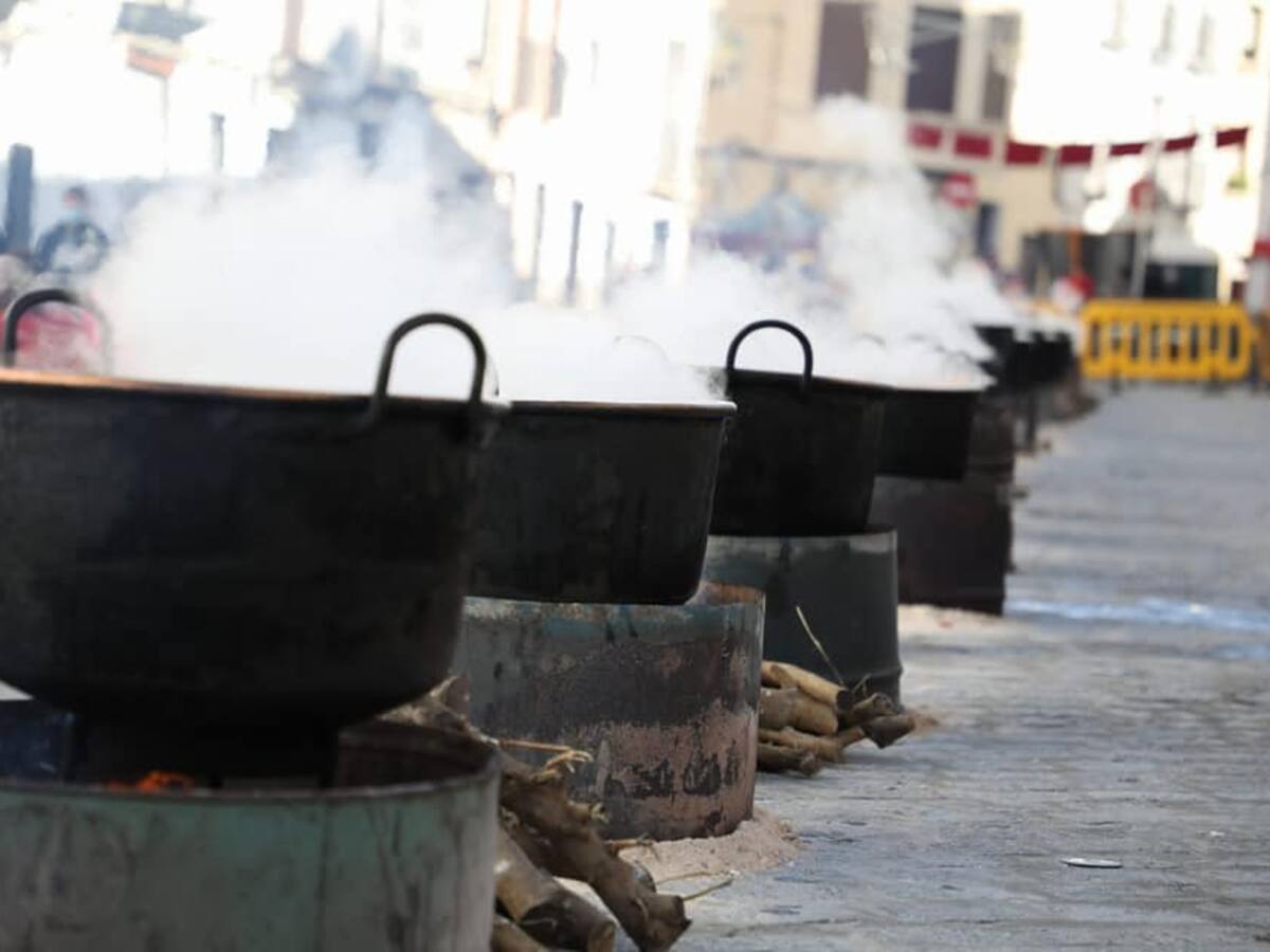 Oliva cumple con la tradición y celebra este fin de semana el Porrat y Calderes de Sant Antoni