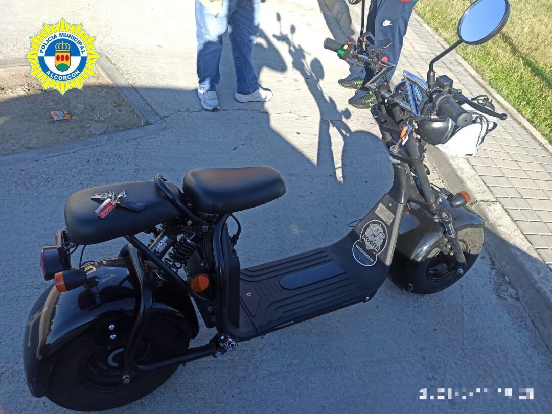 Ciclomotor con apariencia de patinete en Alcorcón