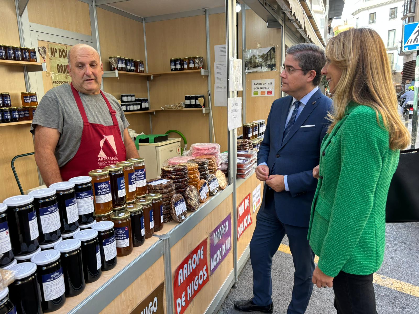 Abren los puestos del tradicional Mercado de Todos los Santos