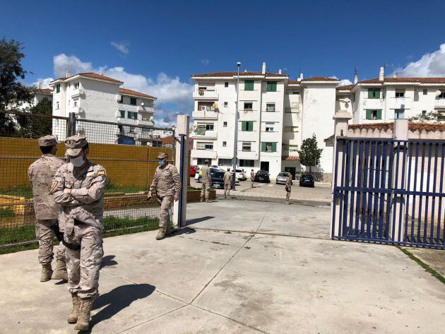 Efectivos de la Infantería de Marina en el Andrés Mateo.