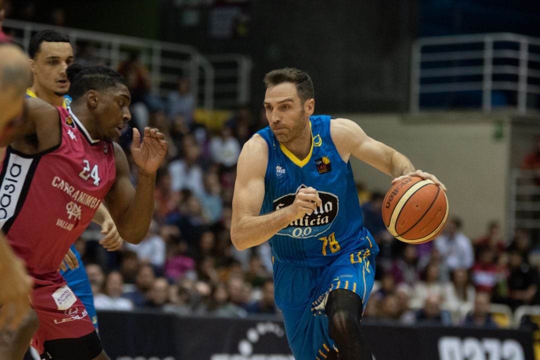 Gran partido del Club Ourense Baloncesto en la cancha del líder Valladolid. El conjunto ourensano perdía en los últimos segundos, 74-73.