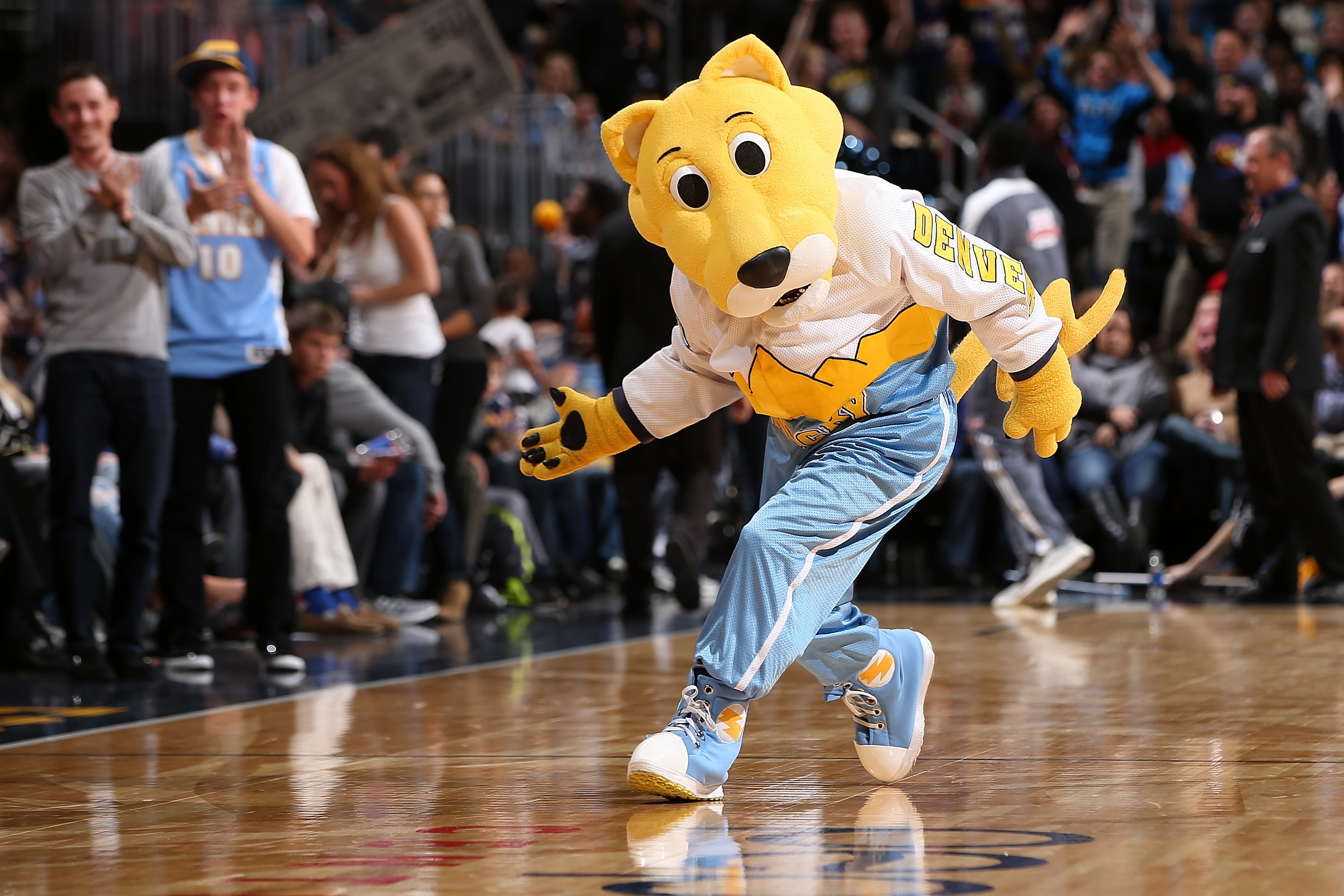 La mascota Rocky de los Denver Nuggets