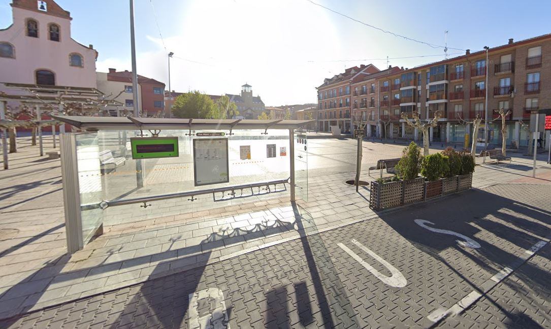 Para de Auvasa en la Plaza Mayor de La Cistérniga