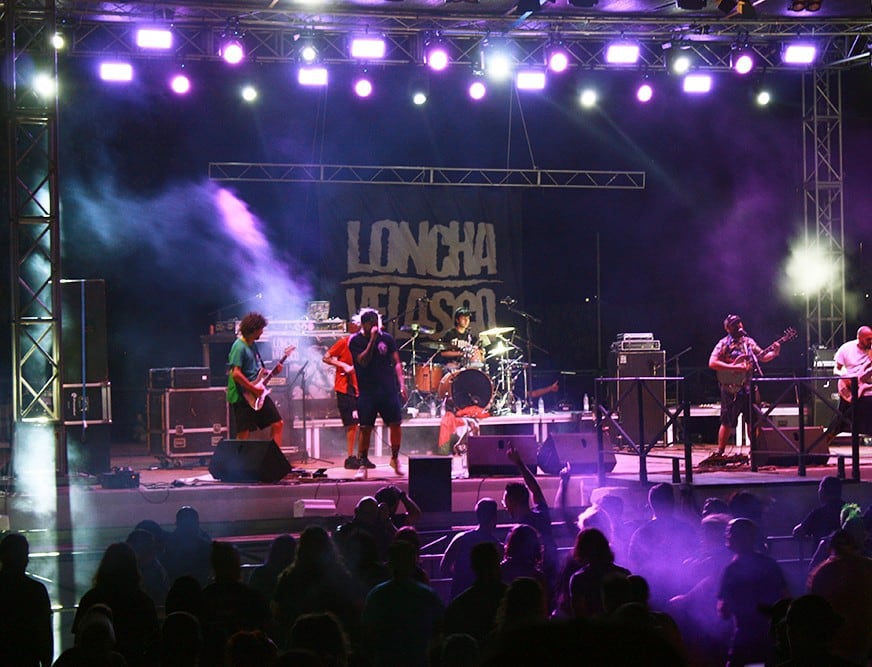 Actuación de uno de los grupos participantes en el 'Estajka Rock Festival Jódar 2025'