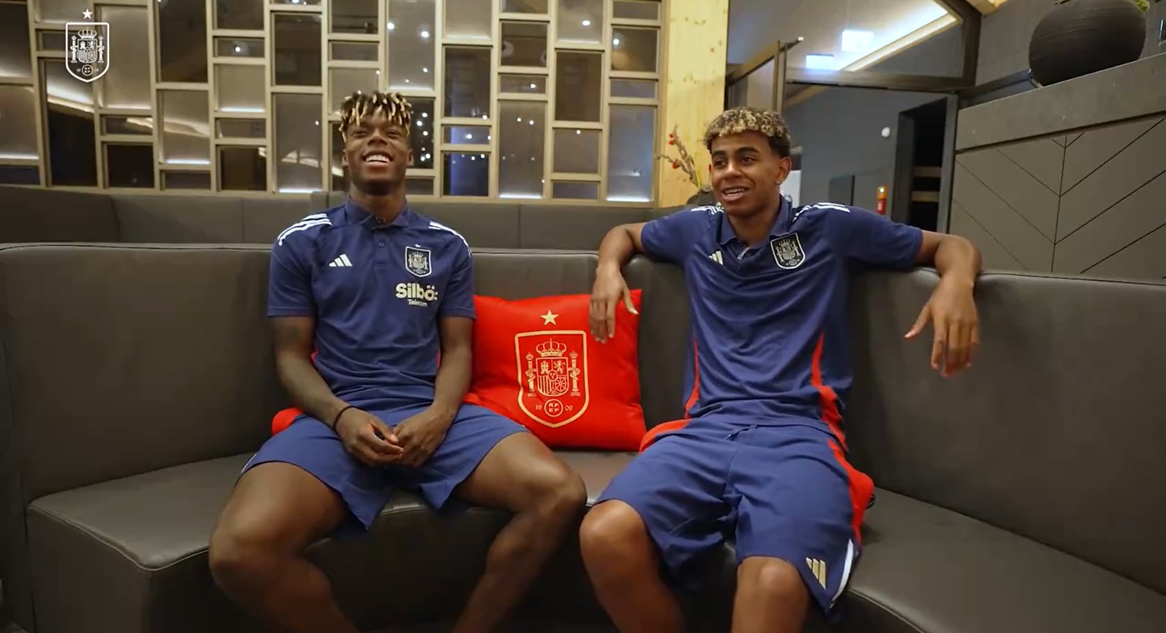 Nico Williams y Lamine Yamal explican la intrahistoria de su viral piedra-papel-tijera tras vencer a Georgia en la Eurocopa