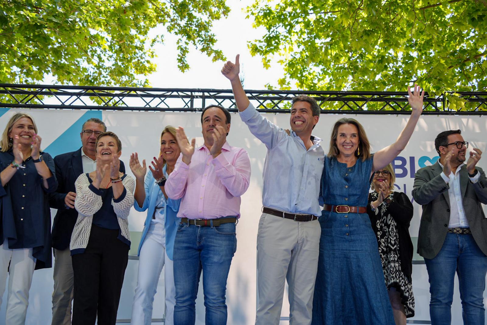 El president de la Generalitat y líder del PPCV, Carlos Mazón, ha participado este sábado junto a la secretaria general del PP, Cuca Gamarra, en una convención sobre política social.