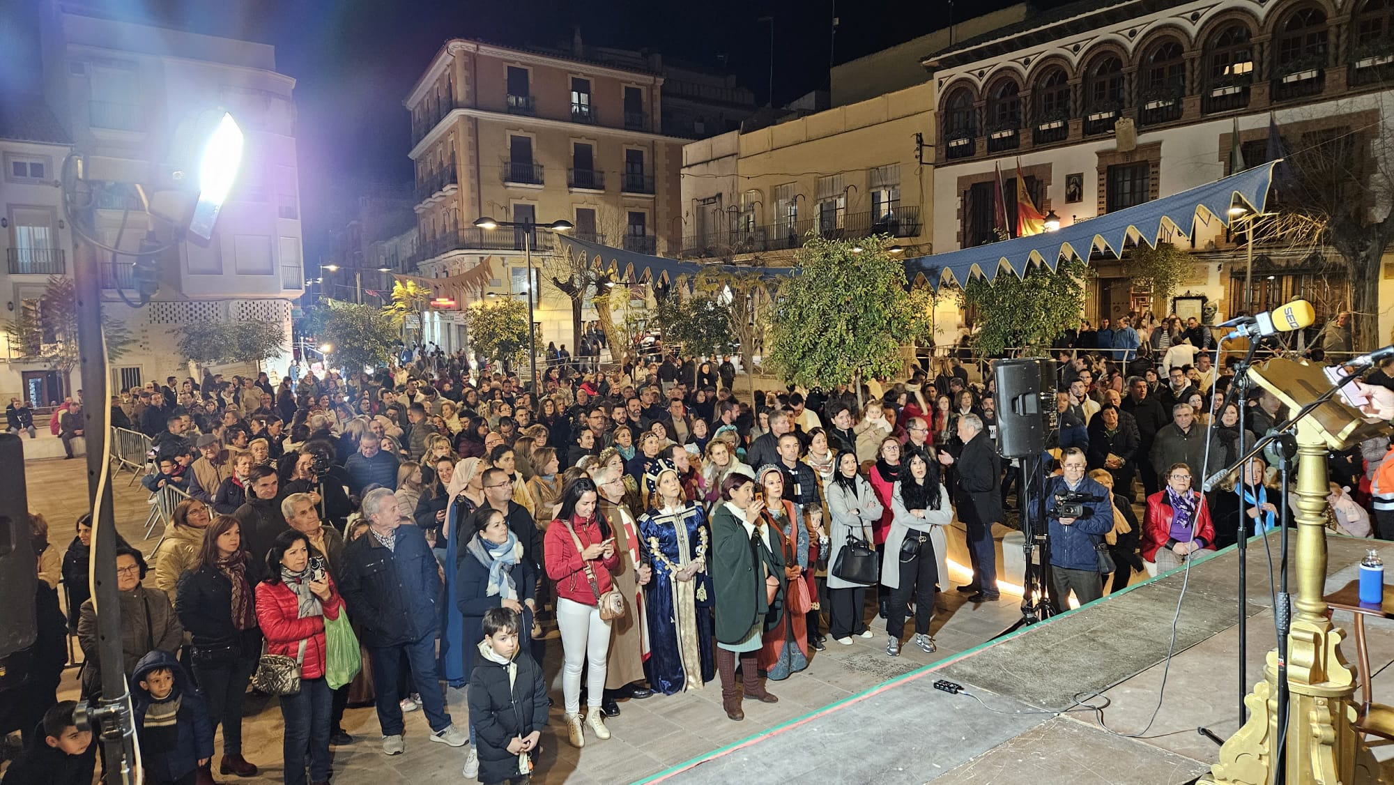 Ambiente y público asistente durante el acto del pregón