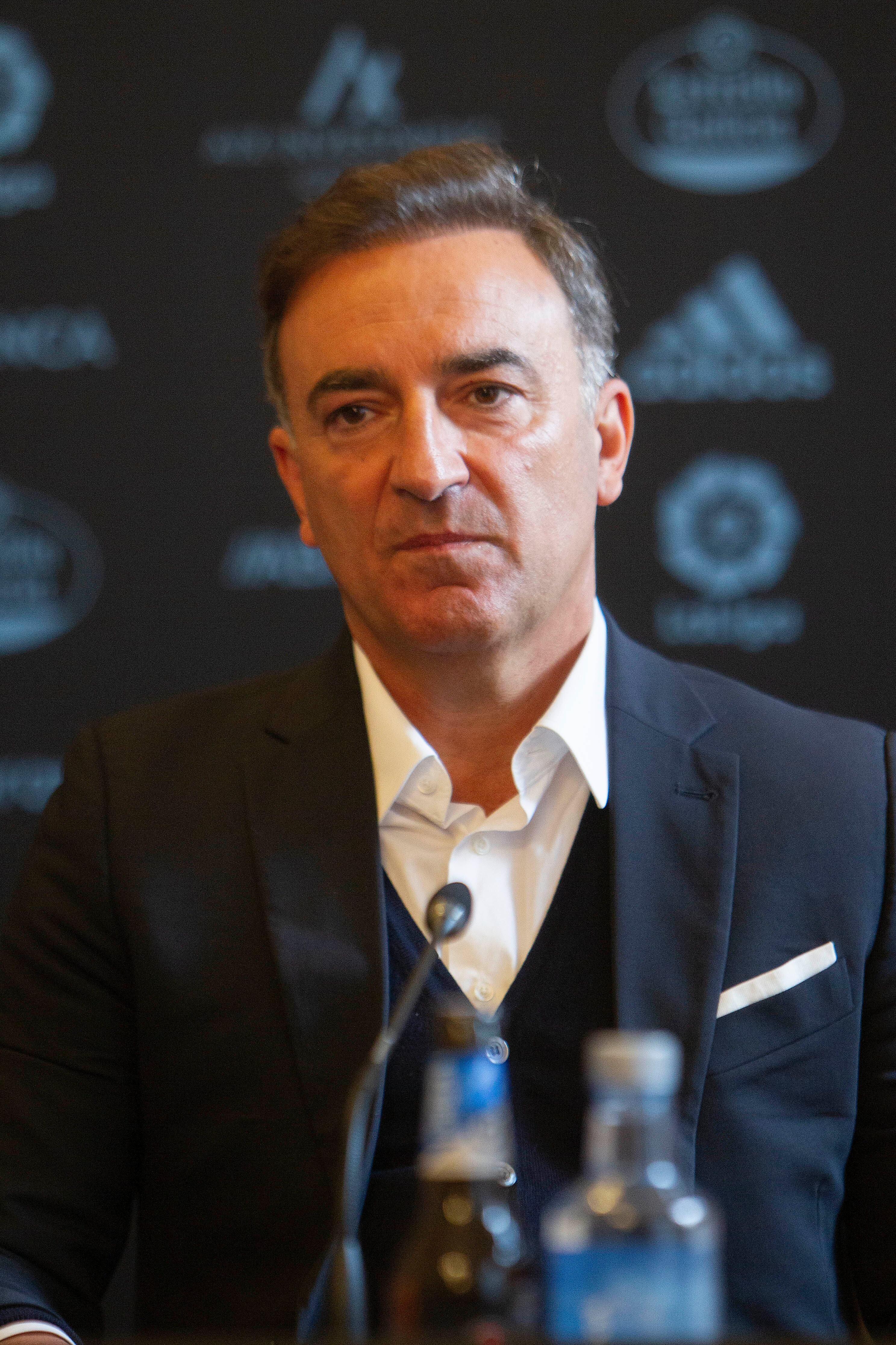 VIGO, 28/11/2022.- El entrenador del Real Club Celta de Vigo, entrenador Carlos Carvalhal (en la imagen), ofrece una rueda de prensa junto al presidente del club Carlos Mouriño y el director deportivo externo Luis Campos este lunes. EFE/ Salvador Sas
