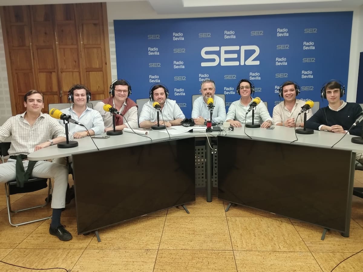 Cruz de Guía: La Tulipa, la tertulia cofrade más joven de Sevilla y con los más jóvenes