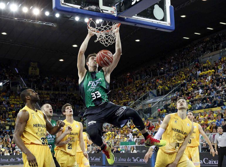 Álex Suárez fa una esmaixada a la seva època amb el Joventut de Badalona.