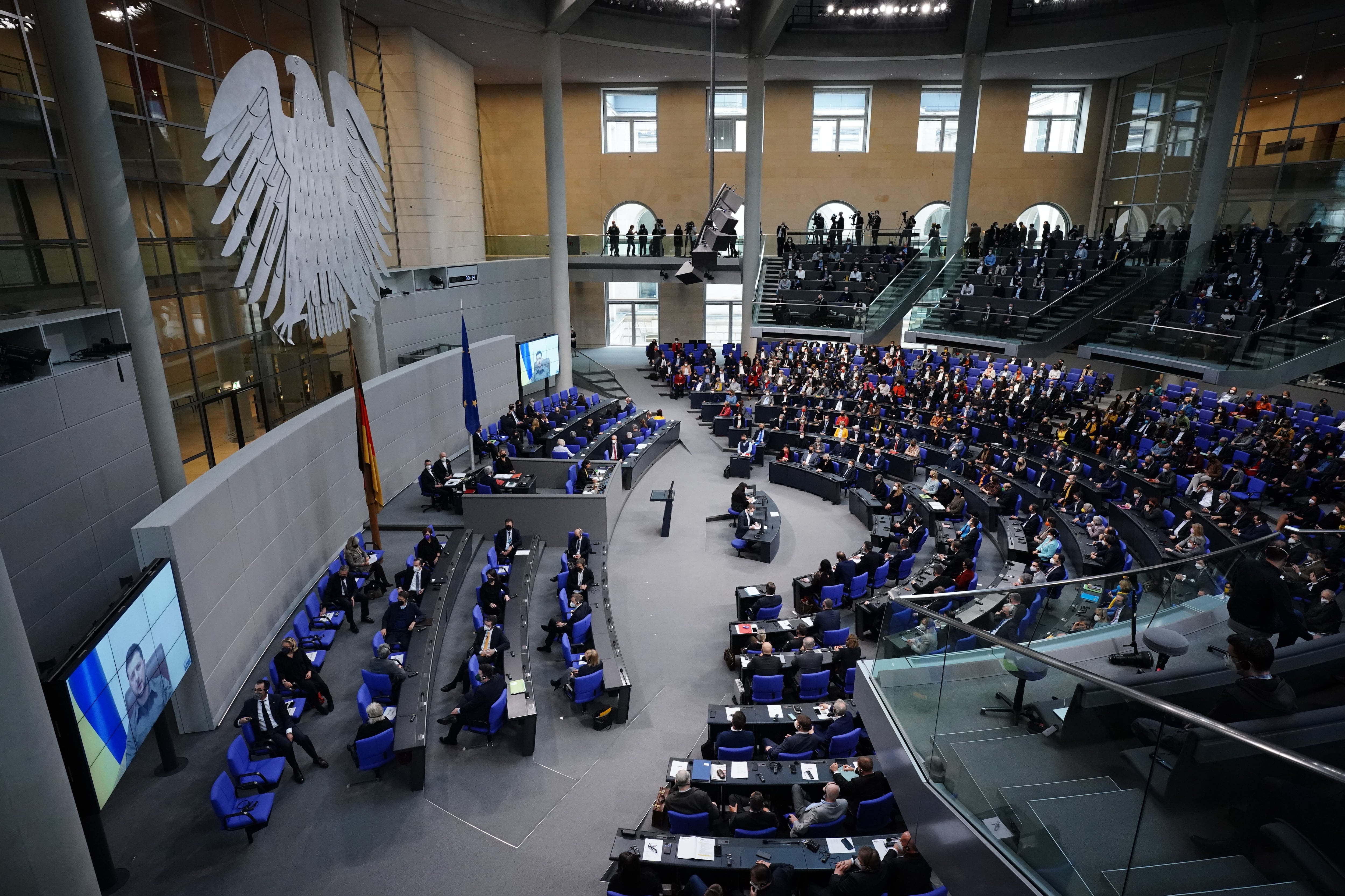 Mensaje del presidente ucraniano Volodymyr Zelensky en el parlamento alemán.