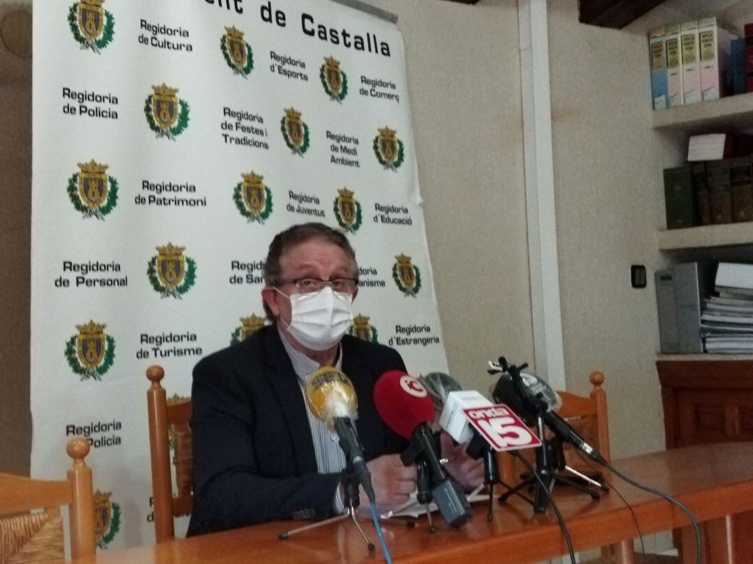 El alcalde, Antonio Bernabeu, en la comparecencia de esta mañana en la que ha anunciado el archivo de la causa por parte de la jueza.