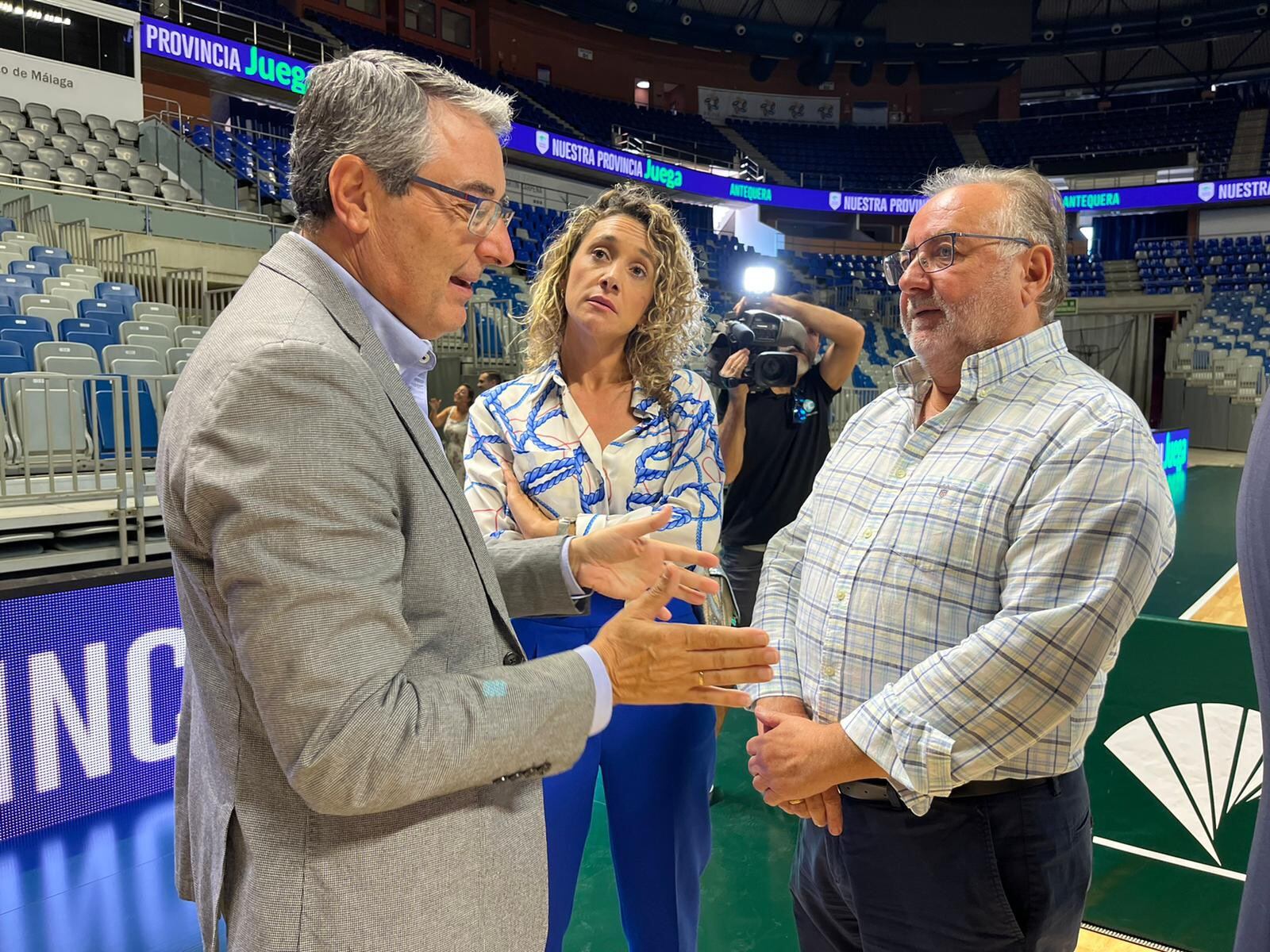 Francisco Salado, a la izquierda de la imagen, en el Martín Carpena