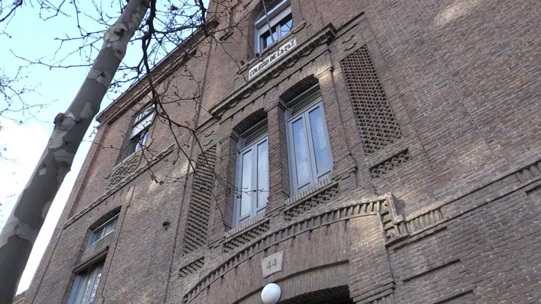 Vista de la fachada de la residencia de mayores de La Paz, de la que era interna la anciana de 99 años que falleció en Madrid el martes por coronavirus.