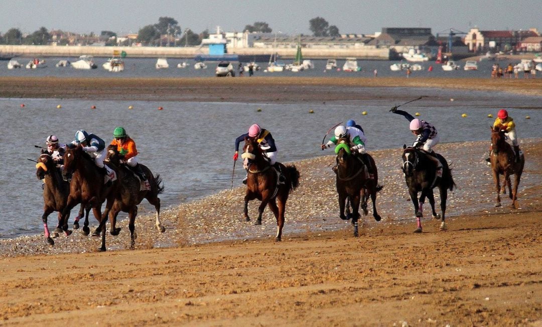 Este domingo comienza el segundo ciclo de las carreras de caballos en las playas de Sanlúcar de Barrameda