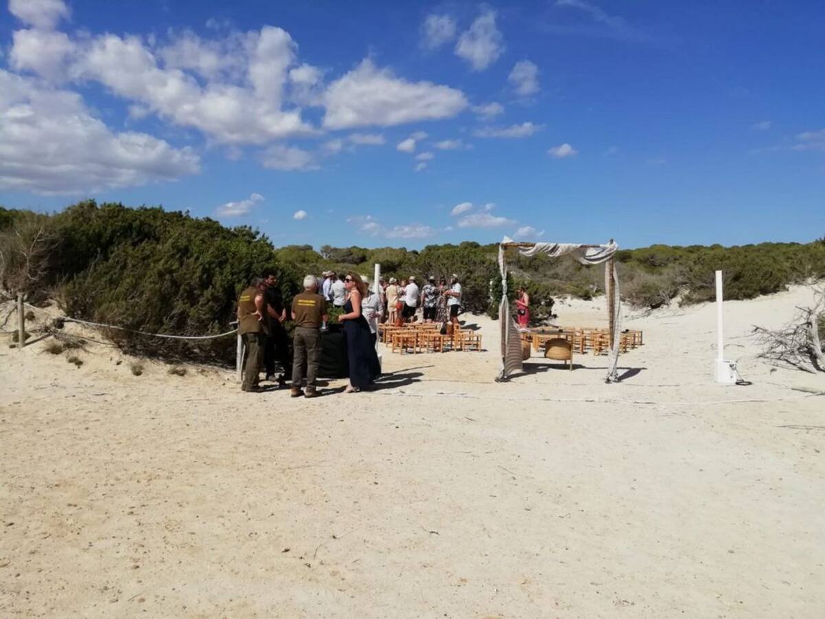 Abierto expediente sancionador contra los organizadores de una boda en Es Trenc