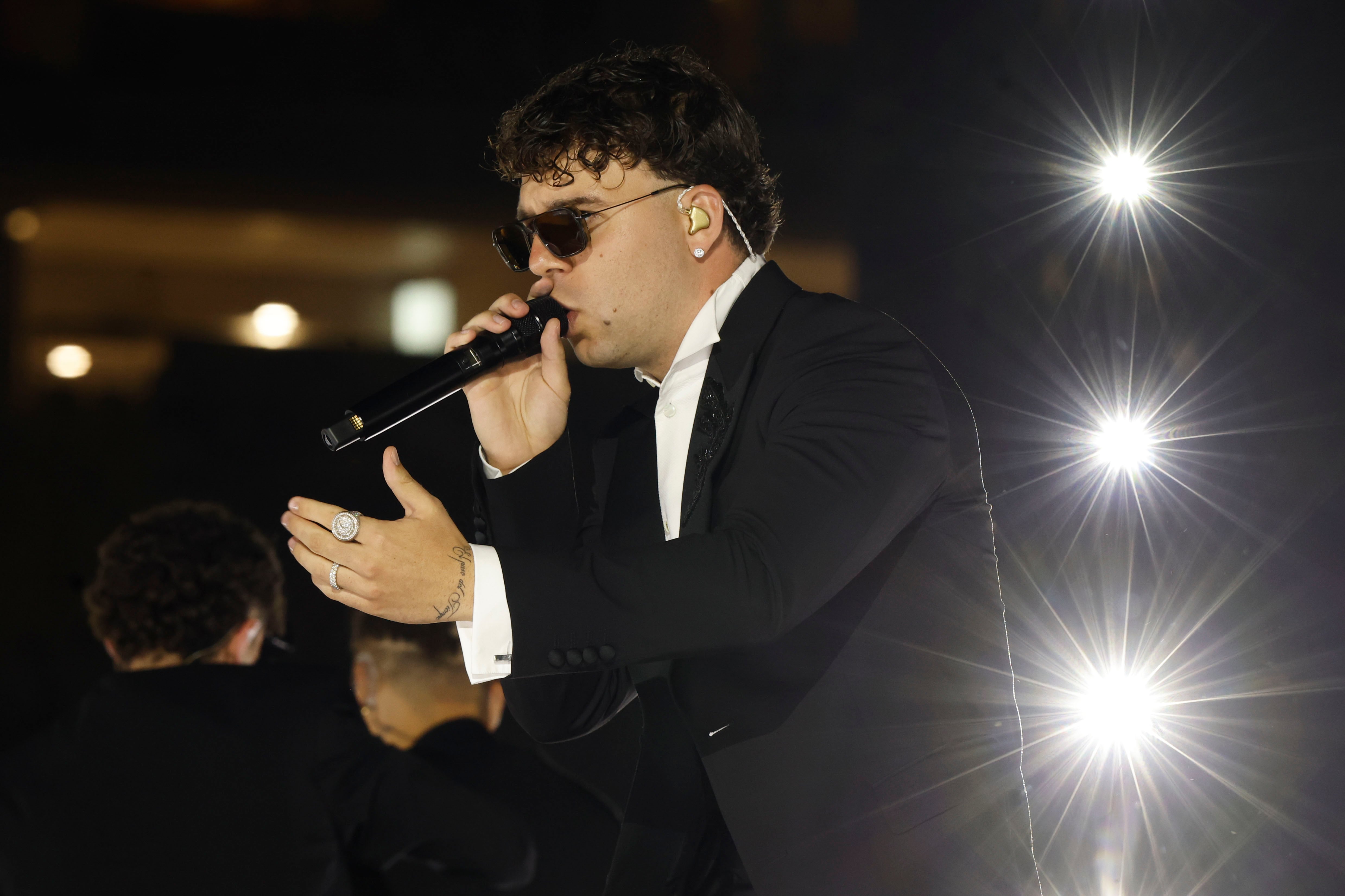 GRAFCAN207. LAS PALMAS DE GRAN CANARIA, 24/05/2025.- El cantante Quevedo retoma la gira española de presentación de su disco &#039;Buenas noches&#039; con un concierto este sábado en su ciudad, Las Palmas de Gran Canaria. EFE/ Elvira Urquijo A.
