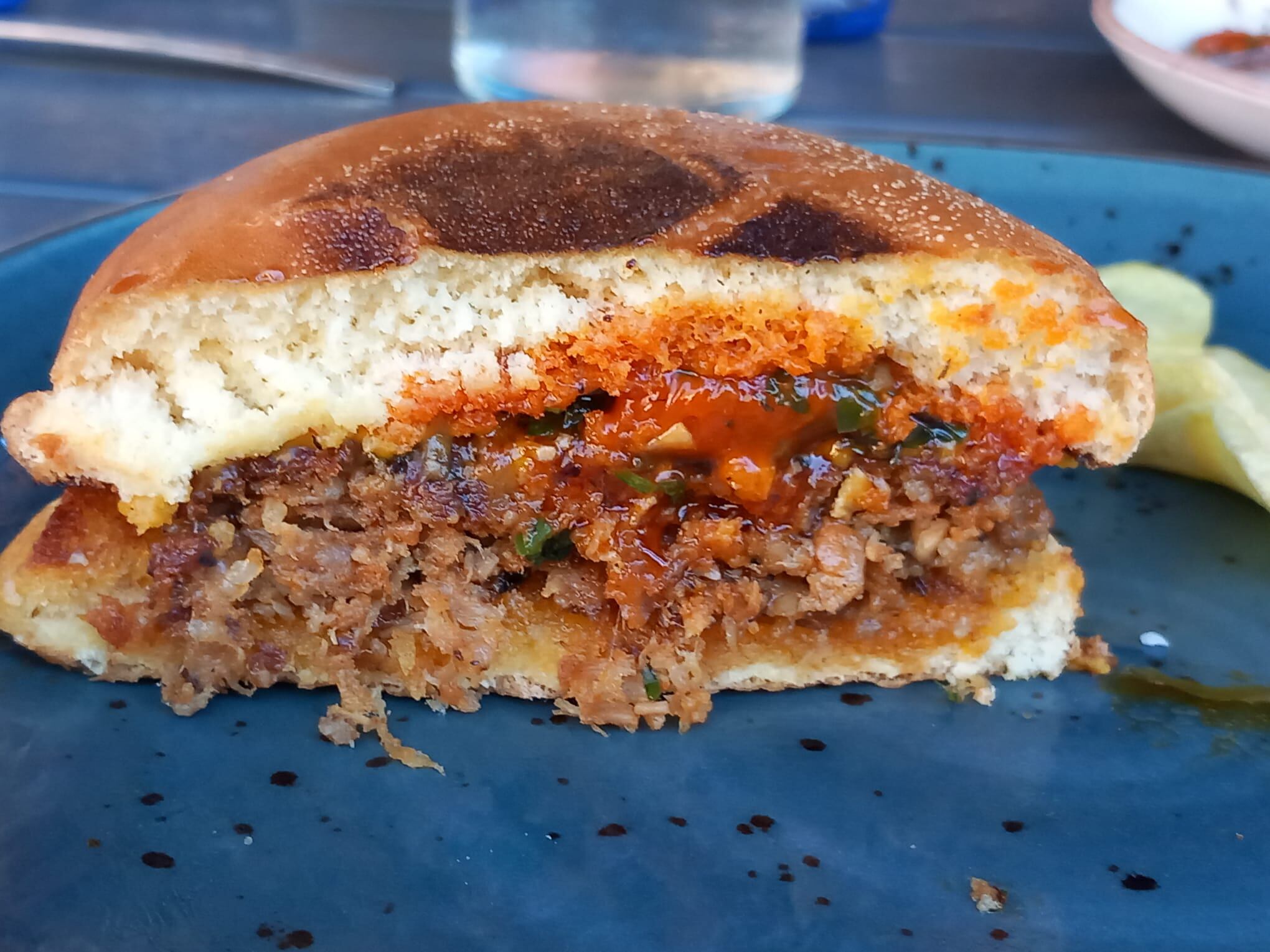 Hamburguesa de chicharrón en pan brioche