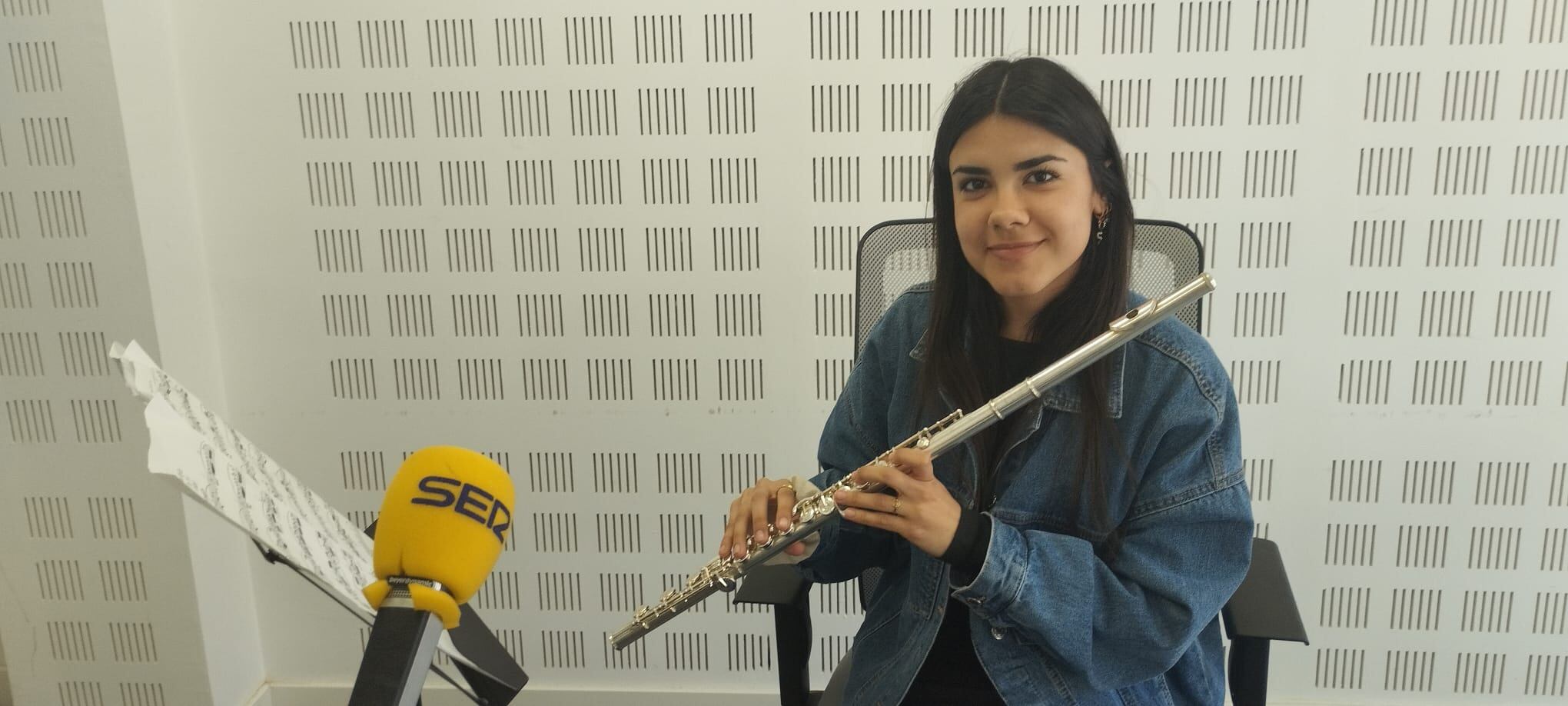 María Fabrique León, flautista onubense de Escacena del Campo