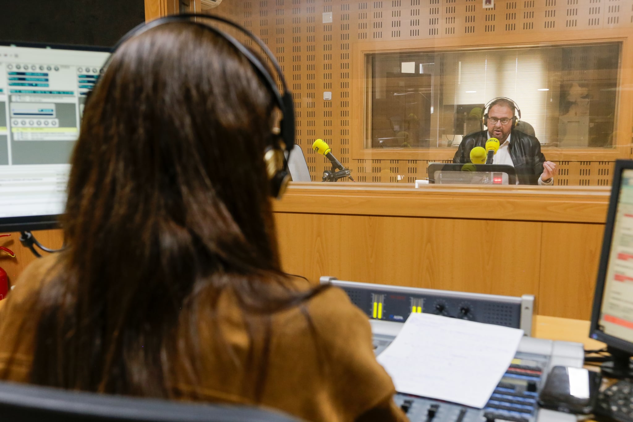 Antonio Rodríguez Osuna en los estudios de Ser Mérida