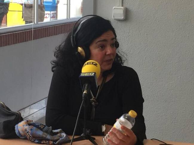 La actriz Gurutze Beitia ante los micrófonos de Hoy por Hoy