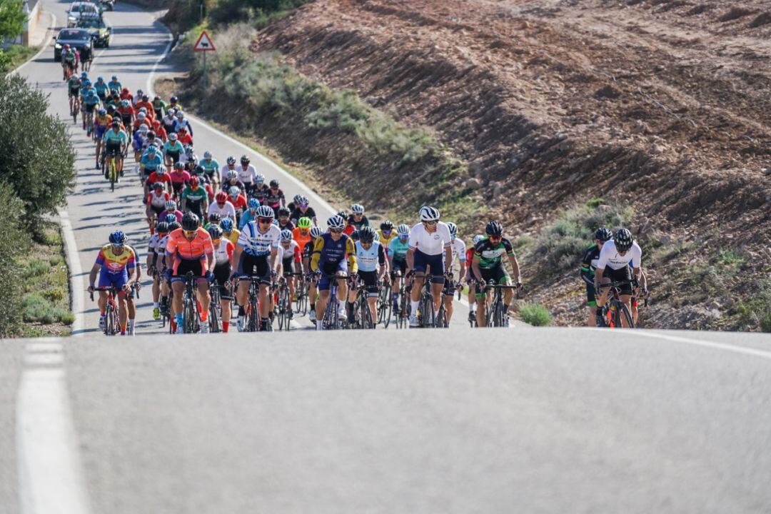 El pelotón ciclista almeriense se apunta a la Vuelta a Carboneras.