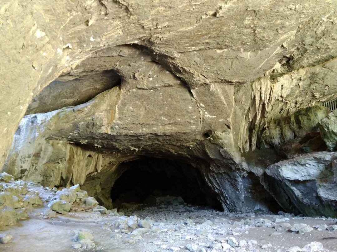 Interior de las cuevas de Baltzola