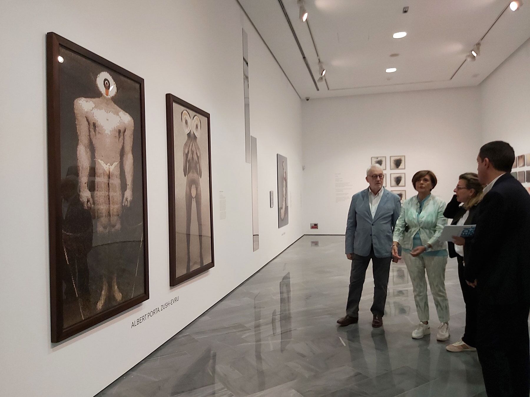 Tras la presentación se recorrió la exposición ubicada en el IVAM CADA Alcoi