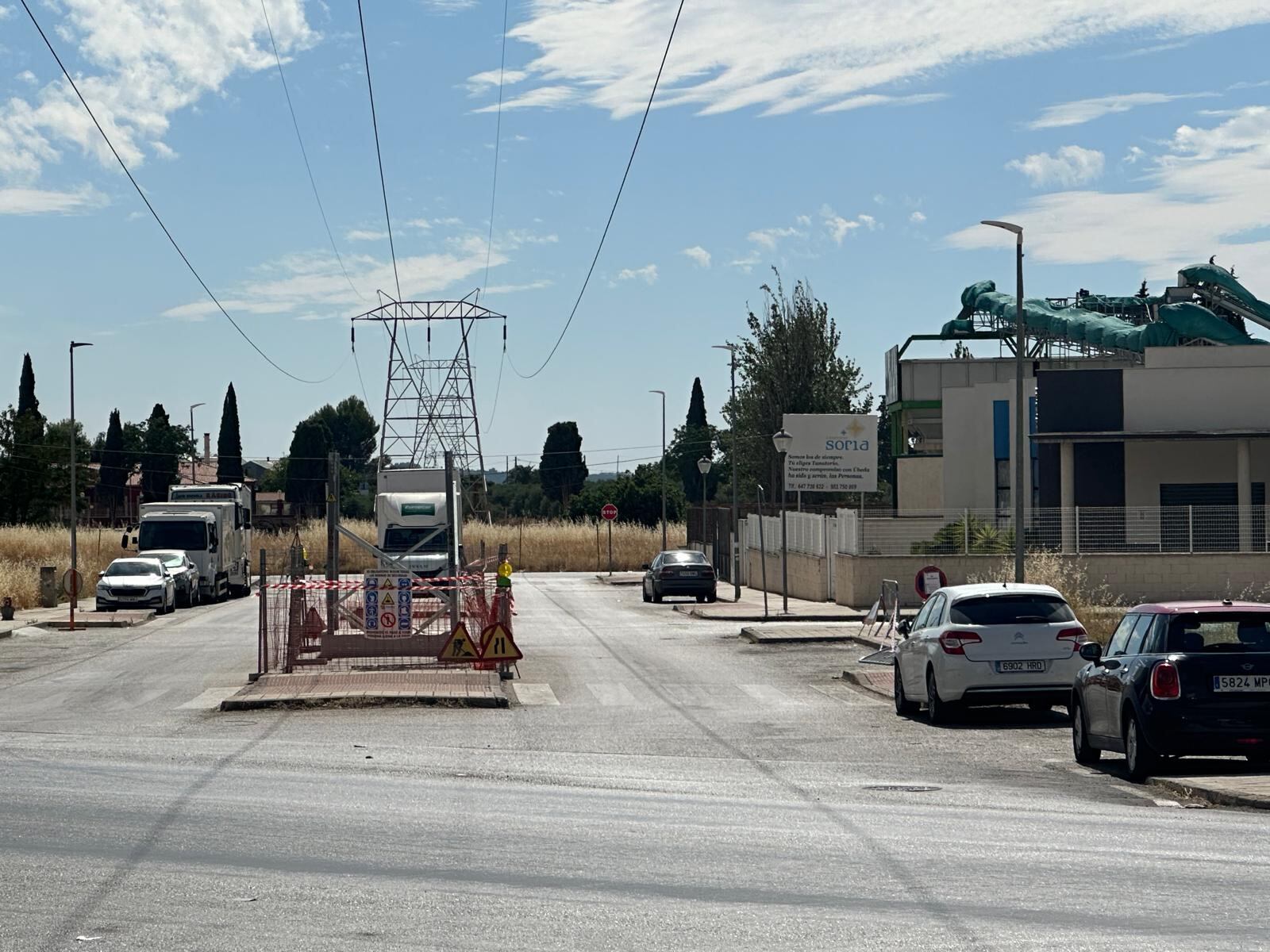 Comienzan las obras para elevar las torres eléctricas en el polígono de Los Cerros