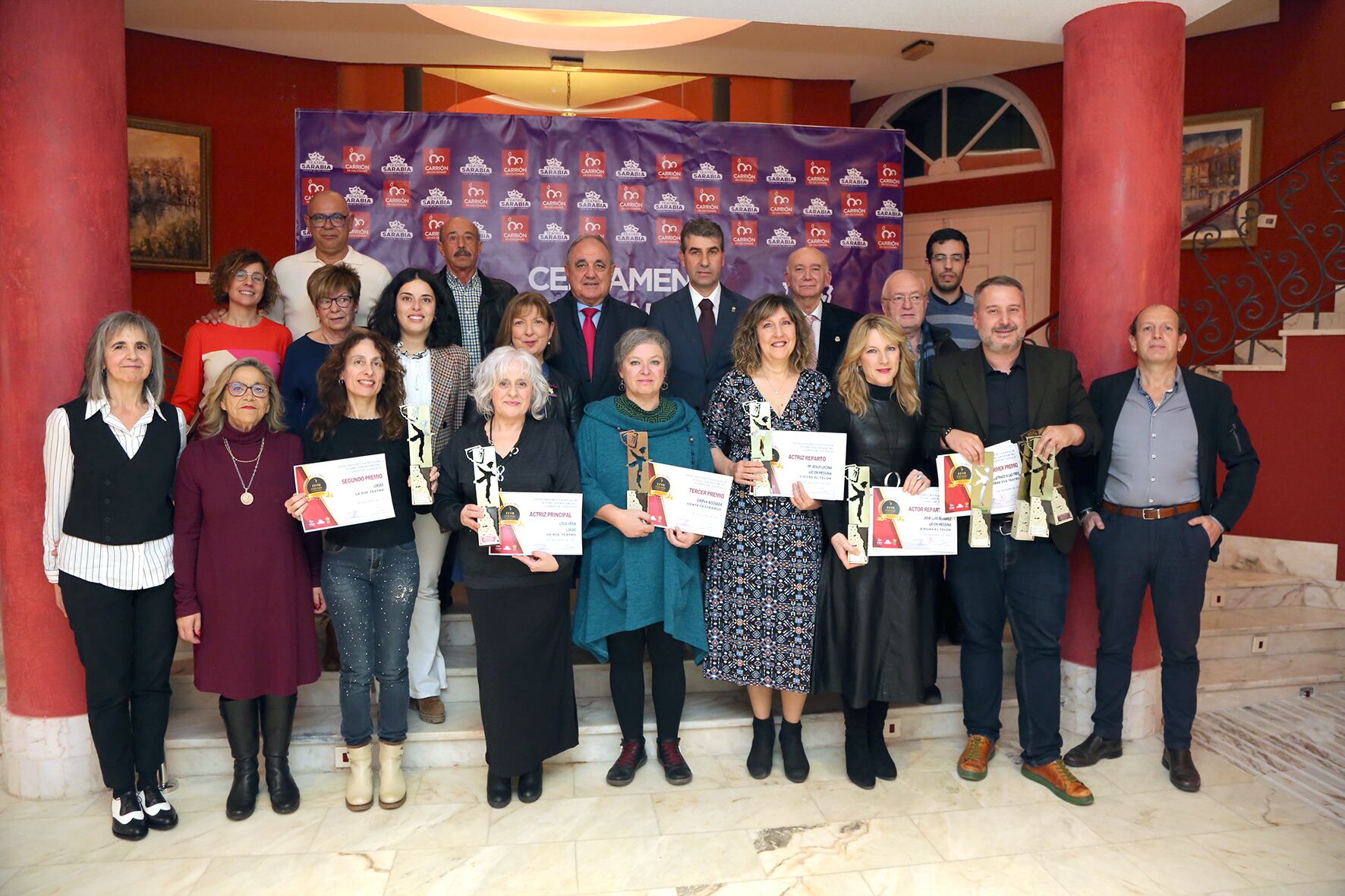 Foto de familia de los premiados